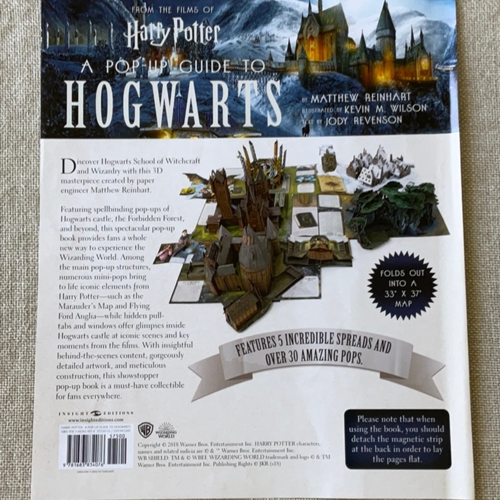 Harry Potter: A Pop-Up Guide to Hogwarts - Picture 10 of 11